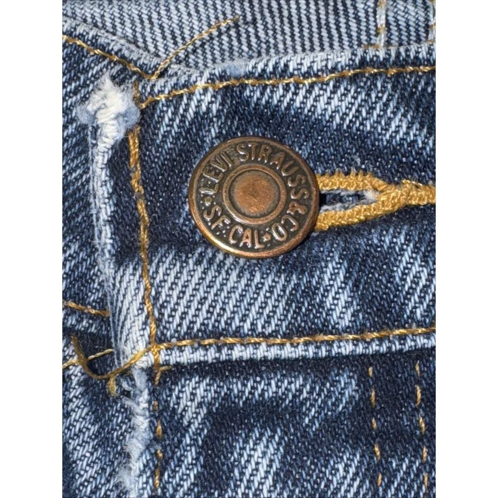 Levis please note